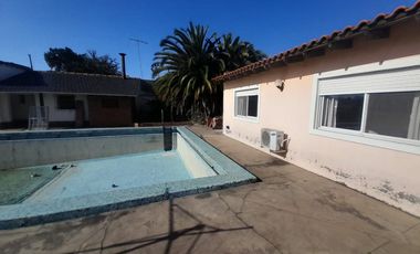 Casa en VENTA en Marcos Sastre 2200-1660mts2-2 propiedades-pileta y parque