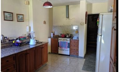 Casa en VENTA en Marcos Sastre 2200-1660mts2-2 propiedades-pileta y parque