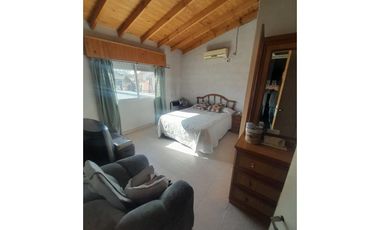 Casa en VENTA en Marcos Sastre 2200-1660mts2-2 propiedades-pileta y parque