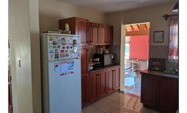 Casa en VENTA en Marcos Sastre 2200-1660mts2-2 propiedades-pileta y parque