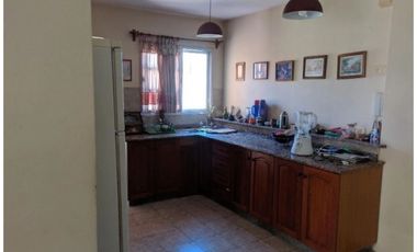 Casa en VENTA en Marcos Sastre 2200-1660mts2-2 propiedades-pileta y parque