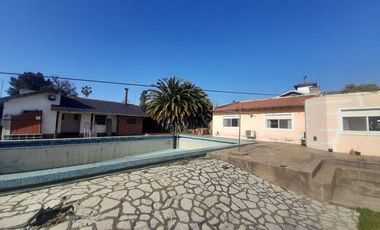 Casa en VENTA en Marcos Sastre 2200-1660mts2-2 propiedades-pileta y parque