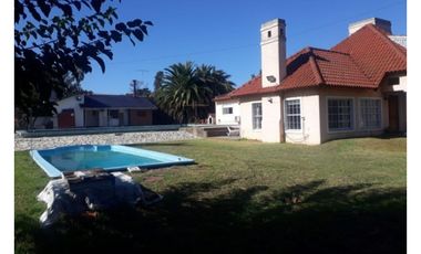 Casa en VENTA en Marcos Sastre 2200-1660mts2-2 propiedades-pileta y parque