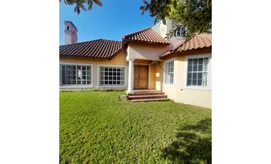 Casa en VENTA en Marcos Sastre 2200-1660mts2-2 propiedades-pileta y parque