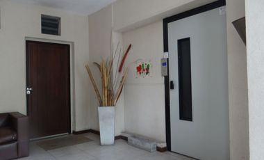 Venta .Amplio monoambiente .En Villa sarmiento