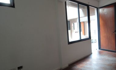 Venta .Amplio monoambiente .En Villa sarmiento