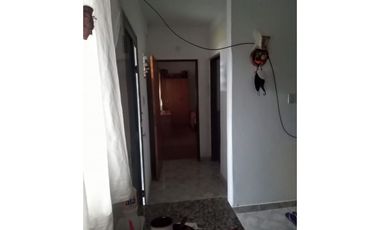 Pte. Quintana 3163. Amplio Salón comercial con oficinas y vivienda.