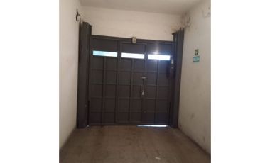 Pte. Quintana 3163. Amplio Salón comercial con oficinas y vivienda.