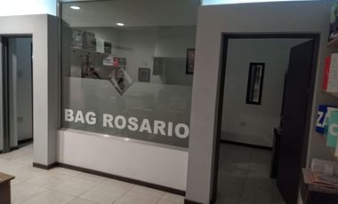 Pte. Quintana 3163. Amplio Salón comercial con oficinas y vivienda.