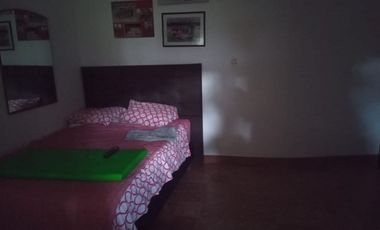 Pte. Quintana 3163. Amplio Salón comercial con oficinas y vivienda.