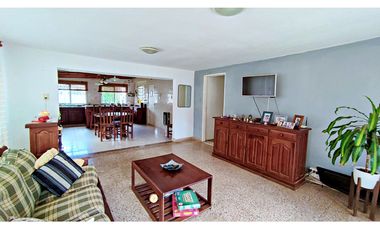 Excelente Propiedad en FUNES. Zona 1. Lote 1360m2.