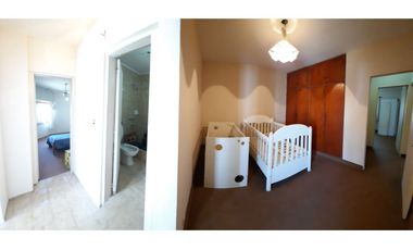 IRIONDO 2436. Cuatro dormitorios con patio y garage