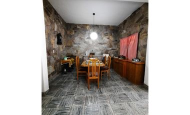 IRIONDO 2436. Cuatro dormitorios con patio y garage