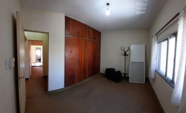 IRIONDO 2436. Cuatro dormitorios con patio y garage