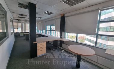 Oficina en Arriendo en A pasos de Clínica Las Condes, esquina Av. Las Condes con Estoril.