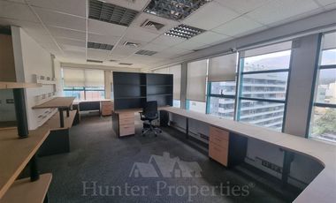Oficina en Arriendo en A pasos de Clínica Las Condes, esquina Av. Las Condes con Estoril.