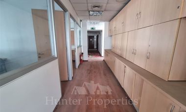 Oficina en Arriendo en A pasos de Clínica Las Condes, esquina Av. Las Condes con Estoril.