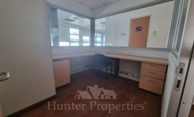 Oficina en Arriendo en A pasos de Clínica Las Condes, esquina Av. Las Condes con Estoril.