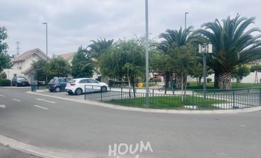 LINDA CASA CON PISCINA EN CONDOMINIO