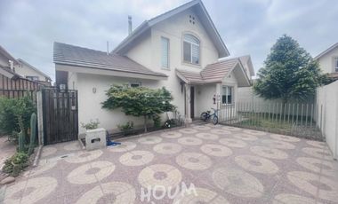 LINDA CASA CON PISCINA EN CONDOMINIO