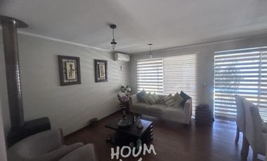 LINDA CASA CON PISCINA EN CONDOMINIO