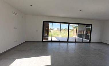 Casa en Santa Elisa Pilar del Este