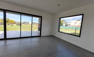 Casa en Santa Elisa Pilar del Este
