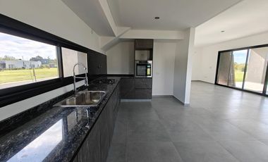 Casa en Santa Elisa Pilar del Este