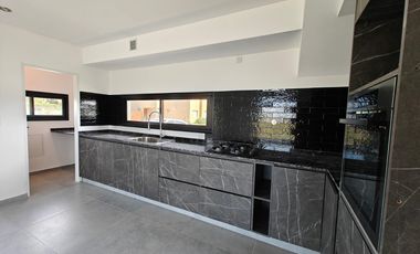Casa en Santa Elisa Pilar del Este