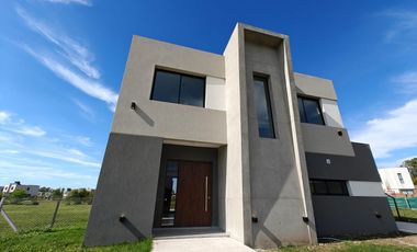 Casa en Santa Elisa Pilar del Este
