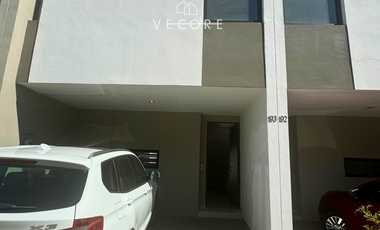 CASA EN RENTA EN COTO ACCANTA, TESISTAN, ZAPOPAN