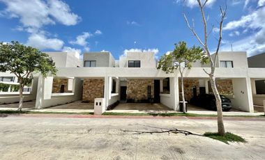 Townhouse amueblada en venta con recámara en p/ baja en Dzityá