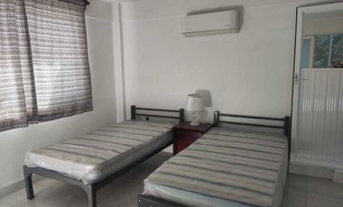Residencia con hermosa alberca y jacuzzi , de 5 recámaras