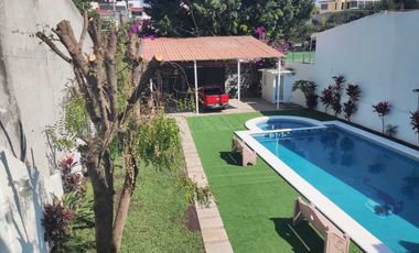 Residencia con hermosa alberca y jacuzzi , de 5 recámaras