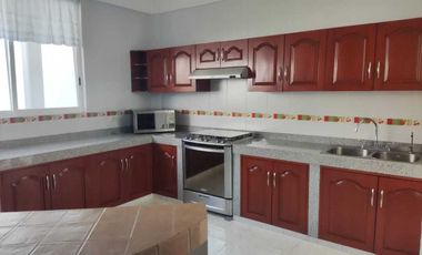 Residencia con hermosa alberca y jacuzzi , de 5 recámaras