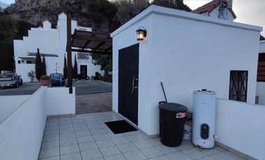 Casa en increíble ubicación en condominio con Alberca
