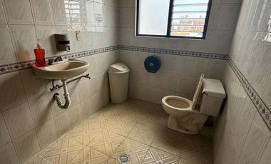 VENTA DE EDIFICIO COMERCIAL PARA OFICINAS EN METEPEC MUY CERCA DE GALERÍAS
