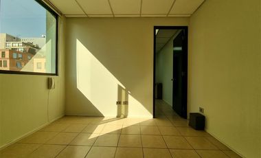 Oficina en Venta en Oficina Metro Pedro de Valdivia - 2 privados y 2 baños