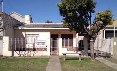 Casa en venta en Ameghino
