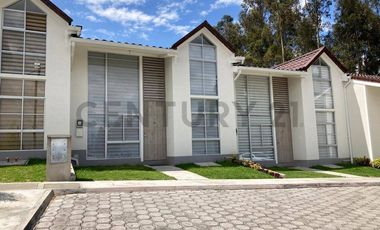 Se Renta Linda Casa Dentro de Conjunto