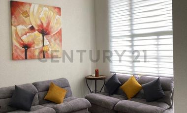 Se Renta Linda Casa Dentro de Conjunto
