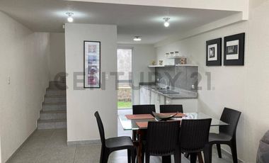 Se Renta Linda Casa Dentro de Conjunto