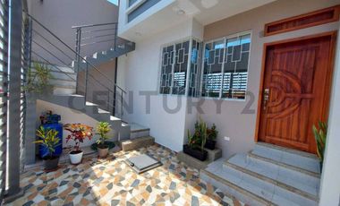 VENTA DE CASA MODERNA  NORTE DE MANTA