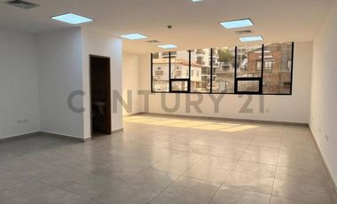 EDIFICIO COMPLETO EN VENTA, EN LA MEJOR UBICACION DE MANTA