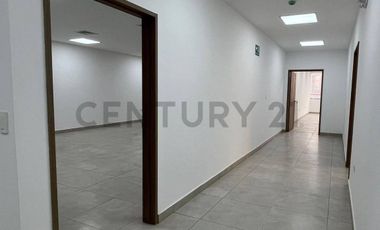 EDIFICIO COMPLETO EN VENTA, EN LA MEJOR UBICACION DE MANTA