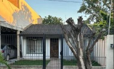 Casa en venta - 2 Dormitorios 1 Baño - Cochera - 300Mts2 - Moreno