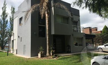 Casa en alquiler - Barrio El Lauquen, Canning