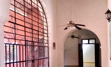 Casa neocolonial en venta, ubicada en Izamal Pueblo Mágico”