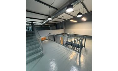 OFICINA DISPONIBLE PARA ARRIENDO CENTRO DE NEGOCIOS ALAMEDAS