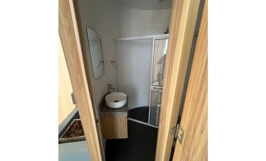 OFICINA DISPONIBLE PARA ARRIENDO CENTRO DE NEGOCIOS ALAMEDAS